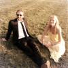 Gwyneth Paltrow et Chris Martin ont annoncé officiellement leur rupture sur le site de l'actrice, Goop.com, le 25 mars 2014. Le court communiqué est accompagné d'une très belle photo du couple signée Hilary Weeks.