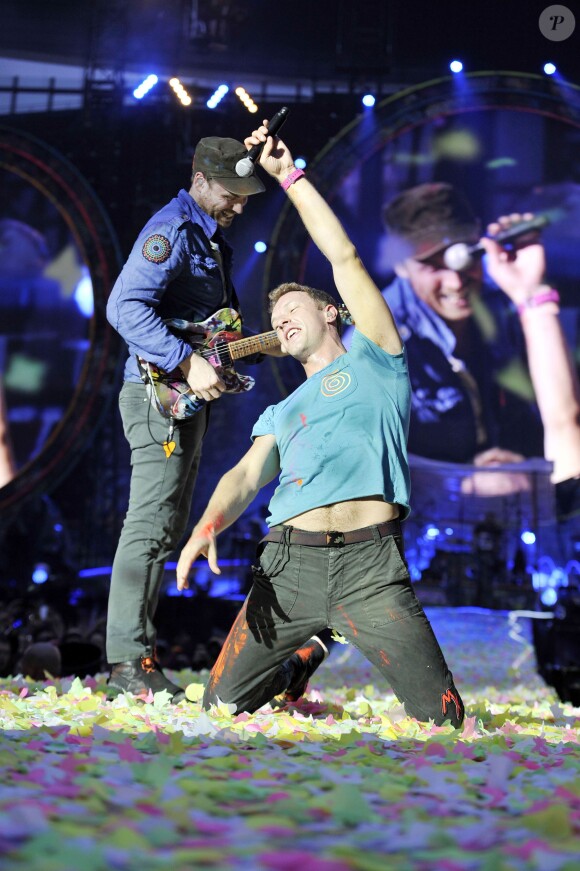 Chris Martin et son groupe Coldplay en concert à Londres, le 1er juin 2012.
