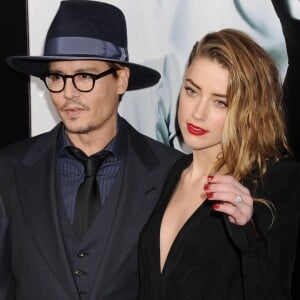 Johnny Depp et sa fiancée Amber Heard - Première du film "3 Days to Kill" à Hollywood, le 12 février 2014.