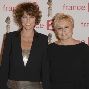 Anne Le Nen et Muriel Robin - Soirée de la 28e Nuit des Molières au théâtre des Folies Bergère à Paris. Le 23 mai 2016 © Coadic Guirec / Bestimage