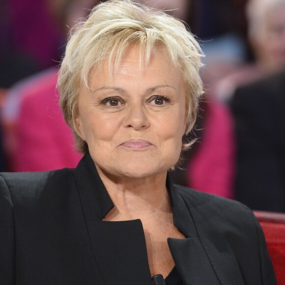 Muriel Robin - Enregistrement de l'émission "Vivement Dimanche" à Paris le 28 Janvier 2016 et qui sera diffusée le 31 Janvier 2016. Invité principal Michel Bouquet. © Coadic Guirec/Bestimage