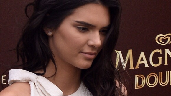 Kendall Jenner : Son sosie français a vendu un million de disques...