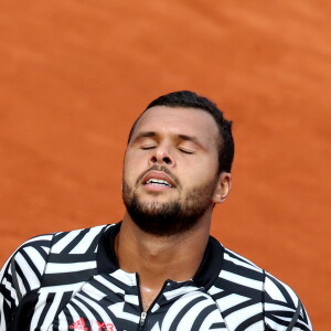 Jo-Wilfried Tsonga - Jo-Wilfried Tsonga se qualifie faca à Marcos Baghdatis en cinq sets lors du 2ème tour des internationaux de tennis de Roland Garros à Paris le 26 mai 2016. © Dominique Jacovides / Bestimage