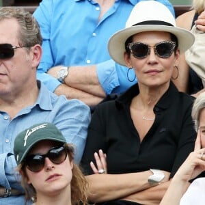 Cristina Cordula et son compagnon Frédéric Cassin - People dans les tribunes des Internationaux de France de tennis de Roland Garros à Paris. Le 25 mai 2016. © Dominique Jacovides / Bestimage