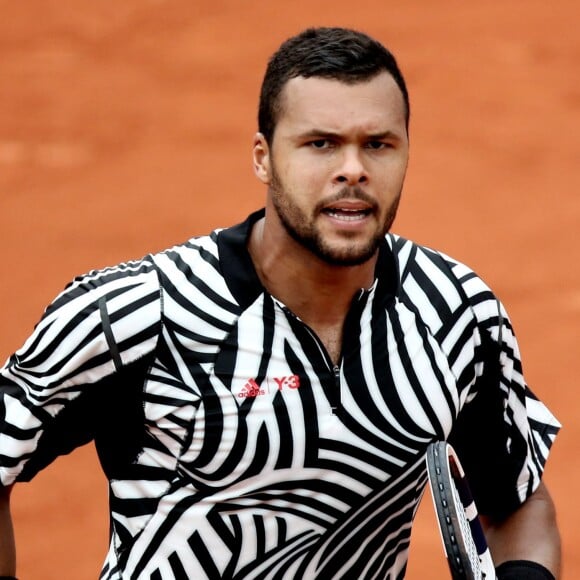 Jo-Wilfried Tsonga - Jo-Wilfried Tsonga se qualifie face à Marcos Baghdatis en cinq sets lors du 2ème tour des internationaux de tennis de Roland Garros à Paris le 26 mai 2016. © Dominique Jacovides / Bestimage