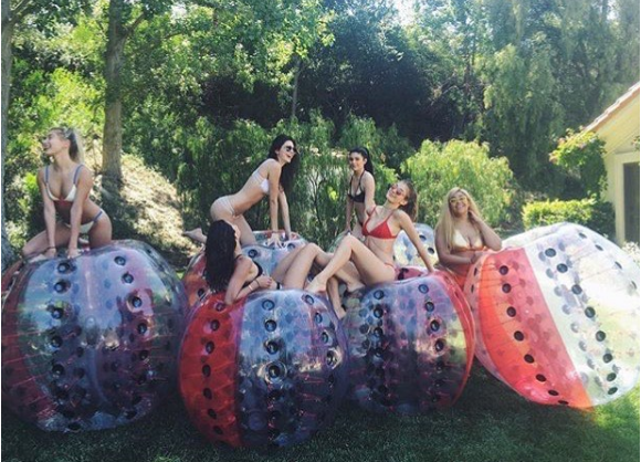 Kylie Jenner a publié quelques photos de la pool party qu'elle a organisé à l'occasion du week-end du Memorial Day, sur son compte Snapchat le 30 mai 2016