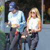 Exclusif - Kendall Jenner et Hailey Baldwin déjeunent avec des amis à Beverly Hills le 28 mai 2016