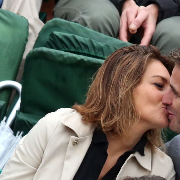Shirley Bousquet et son compagnon Charles Watine - People dans les tribunes de Roland Garros le 31 mai 2016. © Dominique Jacovides / Bestimage