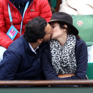 Samir Boitard, sa compagne Louise Monot - People dans les tribunes de Roland Garros le 31 mai 2016. © Dominique Jacovides / Bestimage