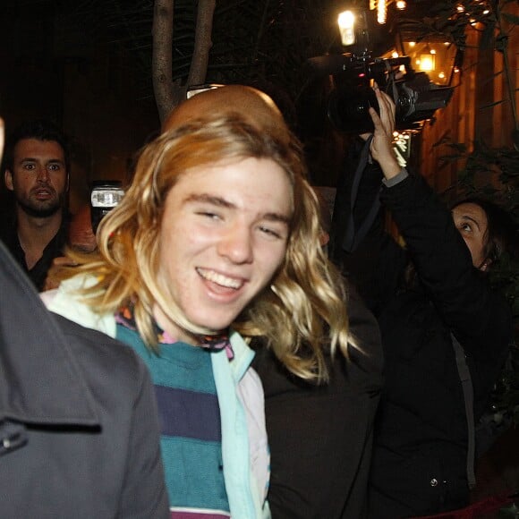 Rocco - Madonna de sortie avec ses enfants Rocco et Mercy dans les rues de Barcelone, le 23 novembre 2015