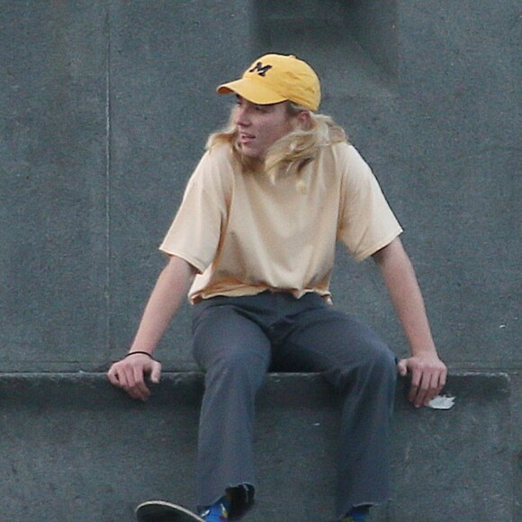 Rocco Ritchie (fils de Madonna) fait du skateboard à Turin en Italie le 18 novembre 2015.