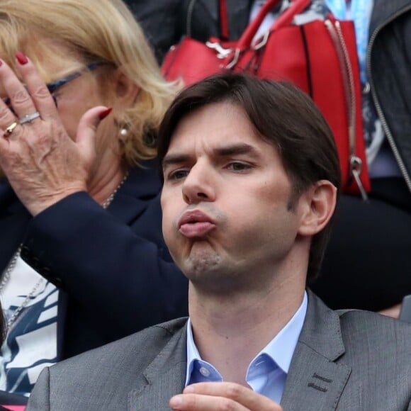 Nathalie Péchalat et son frére - People dans les tribunes des internationaux de France de tennis à Roland Garros le 1er juin 2016. © Dominique Jacovides / Bestimage