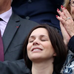 Nathalie Péchalat et son frére - People dans les tribunes des internationaux de France de tennis à Roland Garros le 1er juin 2016. © Dominique Jacovides / Bestimage