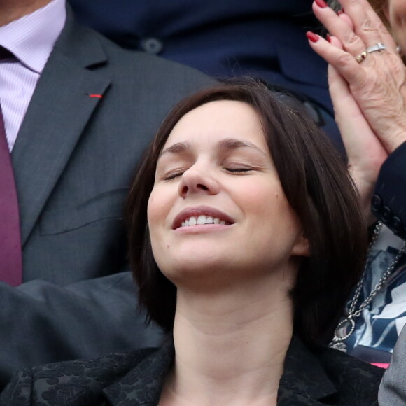 Nathalie Péchalat et son frére - People dans les tribunes des internationaux de France de tennis à Roland Garros le 1er juin 2016. © Dominique Jacovides / Bestimage