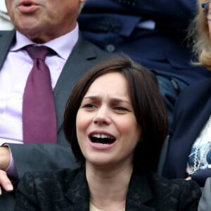 Nathalie Péchalat et son frére - People dans les tribunes des internationaux de France de tennis à Roland Garros le 1er juin 2016. © Dominique Jacovides / Bestimage