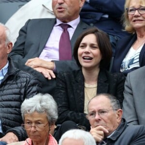 Nathalie Péchalat et son frére - People dans les tribunes des internationaux de France de tennis à Roland Garros le 1er juin 2016. © Dominique Jacovides / Bestimage