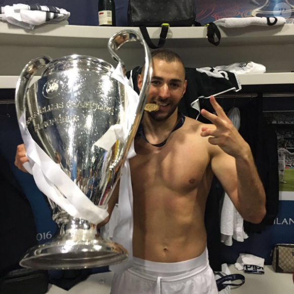 Karim Benzema, photo Instagram dans le vestiaire après la victoire du Real Madrid en Ligue des Champions contre l'Atletico Madrid en mai 2016.