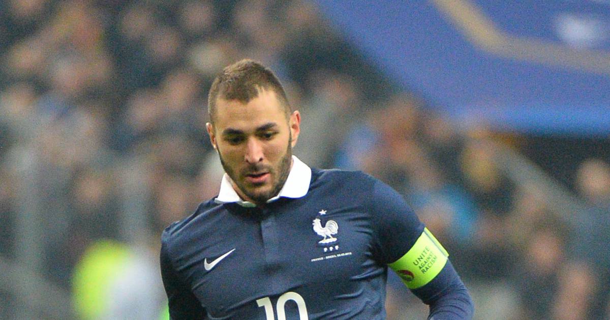 Capitaine Equipe De France De Foot Karim benzema avec le brassard de capitaine de l'équipe de France en