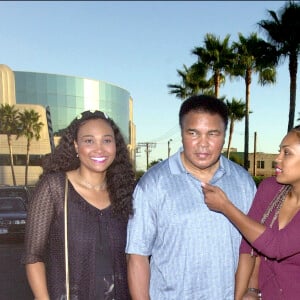 Mohamed Ali et ses filles Meme & Hannah à Los Angeles en aout 2000.