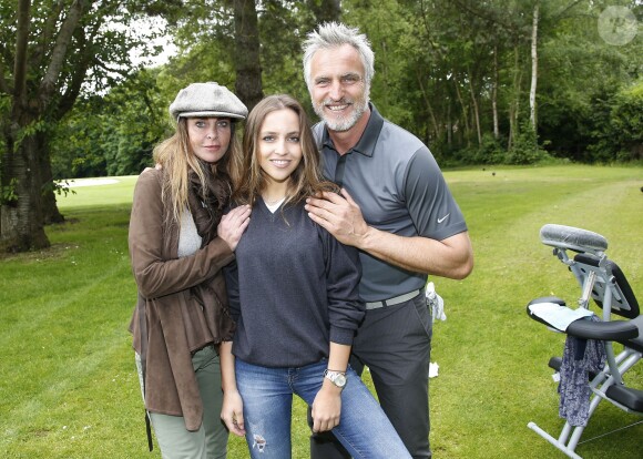 Exclusif - David Ginola, son épouse Coraline et leur fille Carla à la 15e édition des Balles Blanches au Golf du Prieuré à Sailly, le 2 juin 2015.