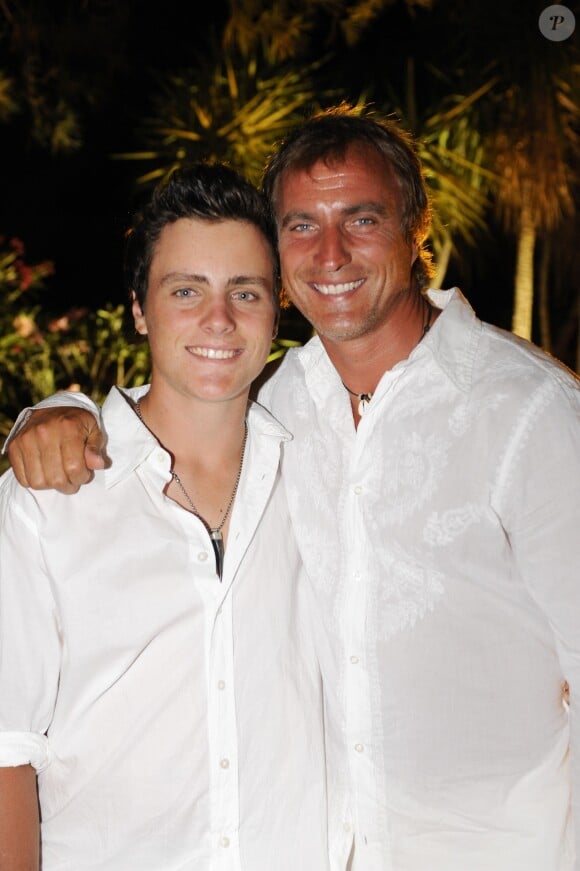 Exclusif - David Ginola avec son fils Andrea à la "soirée blanche" de Christophe Leroy à Saint-Tropez, le 4 juillet 2008.