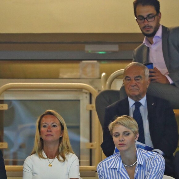 La princesse Charlene de Monaco avec son frère Gareth Wittstock et Catharina Elliot, de sa fondation, lors des finales du XXXIVe Meeting Mare Nostrum à la piscine du Stade Louis II le 5 juin 2016. © Jean-Charles Vinaj/Pool Monaco/Bestimage