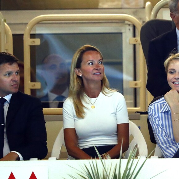 La princesse Charlene de Monaco avec son frère Gareth Wittstock et Catharina Elliot, de sa fondation, lors des finales du XXXIVe Meeting Mare Nostrum à la piscine du Stade Louis II le 5 juin 2016. © Jean-Charles Vinaj/Pool Monaco/Bestimage