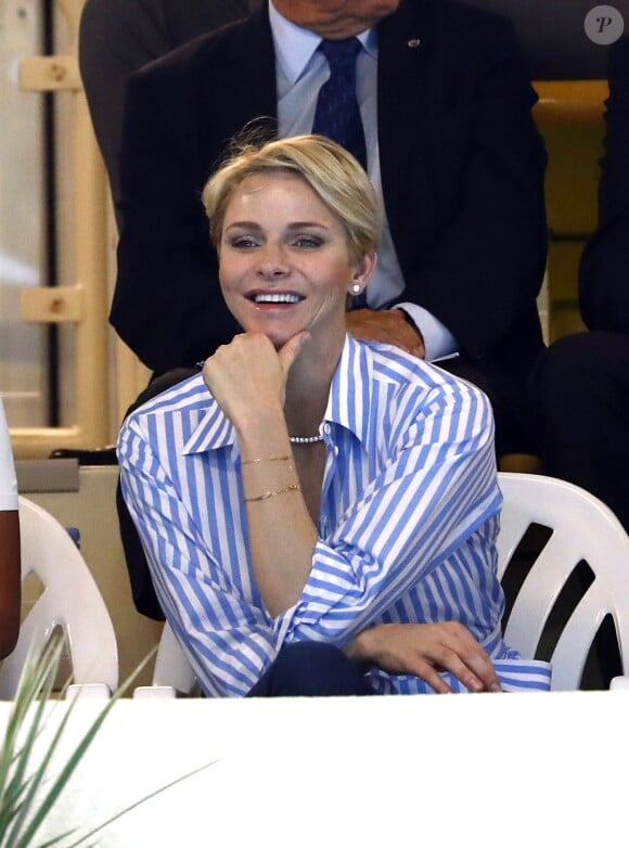 La princesse Charlene de Monaco lors des finales du XXXIVe Meeting Mare Nostrum à la piscine du Stade Louis II le 5 juin 2016. © Jean-Charles Vinaj/Pool Monaco/Bestimage