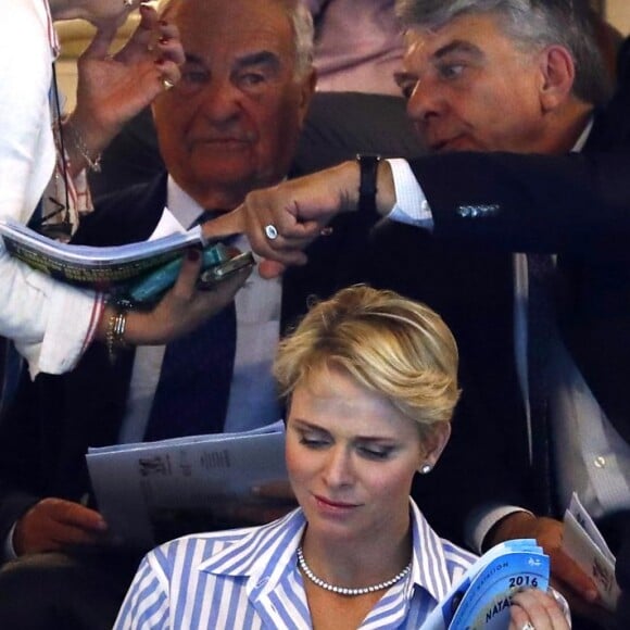 La princesse Charlene et le prince Albert II de Monaco lors des finales du XXXIVe Meeting Mare Nostrum à la piscine du Stade Louis II le 5 juin 2016. © Jean-Charles Vinaj/Pool Monaco/Bestimage