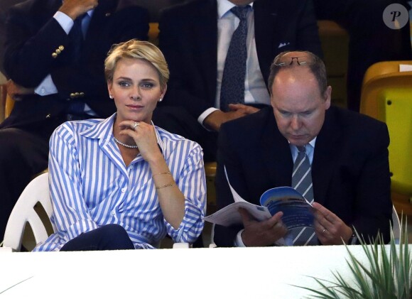 La princesse Charlene et le prince Albert II de Monaco lors des finales du XXXIVe Meeting Mare Nostrum à la piscine du Stade Louis II le 5 juin 2016. © Jean-Charles Vinaj/Pool Monaco/Bestimage