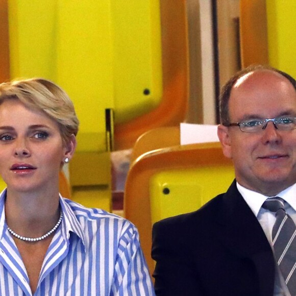 La princesse Charlene et le prince Albert II de Monaco lors des finales du XXXIVe Meeting Mare Nostrum à la piscine du Stade Louis II le 5 juin 2016. © Jean-Charles Vinaj/Pool Monaco/Bestimage
