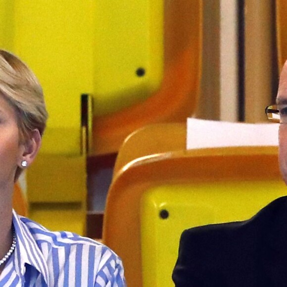 La princesse Charlene et le prince Albert II de Monaco lors des finales du XXXIVe Meeting Mare Nostrum à la piscine du Stade Louis II le 5 juin 2016. © Jean-Charles Vinaj/Pool Monaco/Bestimage