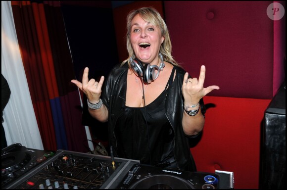 Valérie Damidot et sa fille Roxane mixent au Murano à Paris en 2010.