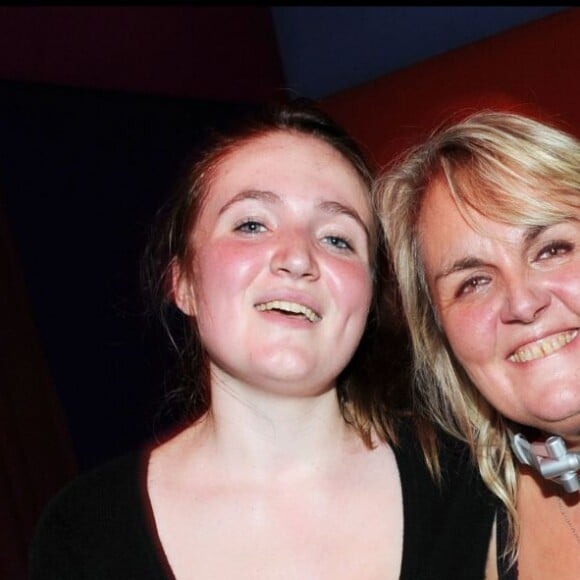 Valérie Damidot et sa fille Roxane mixent au Murano à Paris en 2010.