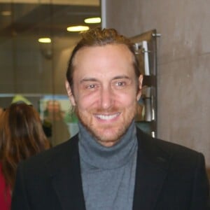 David Guetta quitte les studios de la radio BBC à Londres, où il a fait une apparition dans l'émission "Breakfast Show". Le 7 décembre 2015