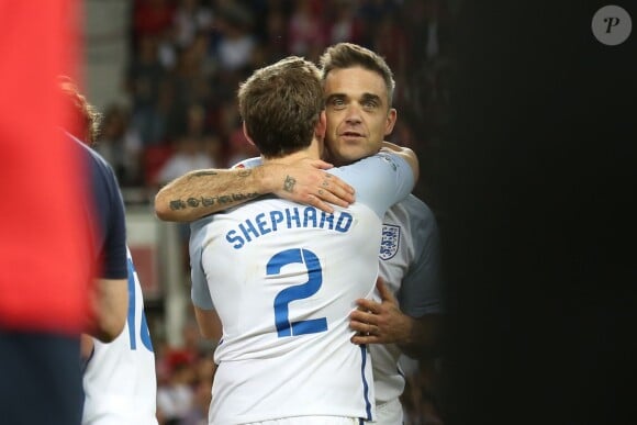 Robbie Williams à un Match de football caritatif au stade Old Trafford à Manchester, le 5 juin 2016.