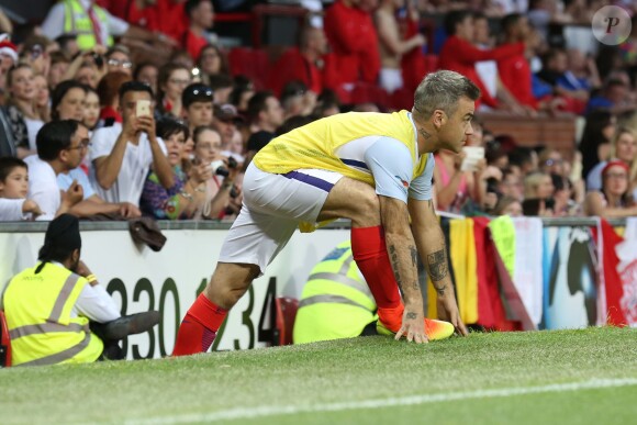 Robbie Williams à un Match de football caritatif au stade Old Trafford à Manchester, le 5 juin 2016.
