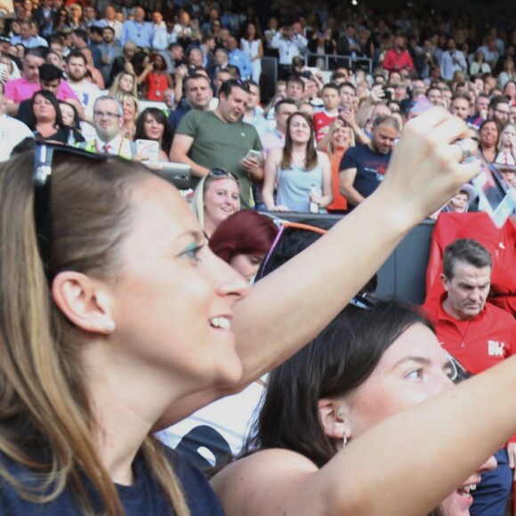 Robbie Williams à un Match de football caritatif au stade Old Trafford à Manchester, le 5 juin 2016.