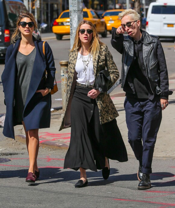 Amber Heard est allée déjeuner avec des amis, dont Io, à New York, le 16 avril 2015.