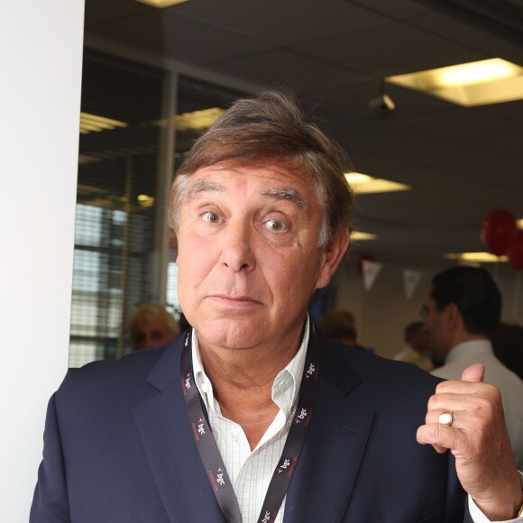 Charity Day BGC 2014 - Jean-Pierre Foucault - Courtier d'un jour pour encourager les clients à passer ce jour là le maximum d'ordres dans la salle des marchés d'Aurel BGC Rue Vivienne à Paris. Le 11 septembre 2014