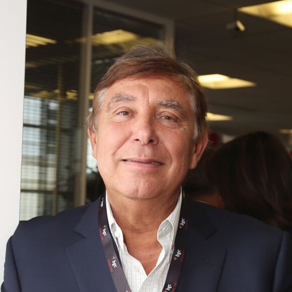 Charity Day BGC 2014 - Jean-Pierre Foucault - Courtier d'un jour pour encourager les clients à passer ce jour là le maximum d'ordres dans la salle des marchés d'Aurel BGC Rue Vivienne à Paris. Le 11 septembre 2014