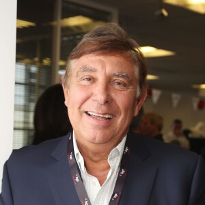 Charity Day BGC 2014 - Jean-Pierre Foucault - Courtier d'un jour pour encourager les clients à passer ce jour là le maximum d'ordres dans la salle des marchés d'Aurel BGC Rue Vivienne à Paris. Le 11 septembre 2014