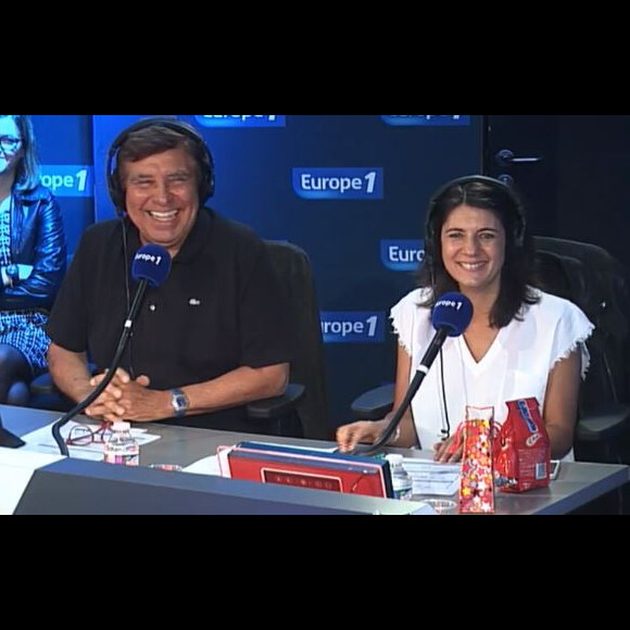 Jean-Pierre Foucault souriant lors de sa dernière dans Les Pieds dans le plat, sur Europe 1, jeudi 9 juin 2016
