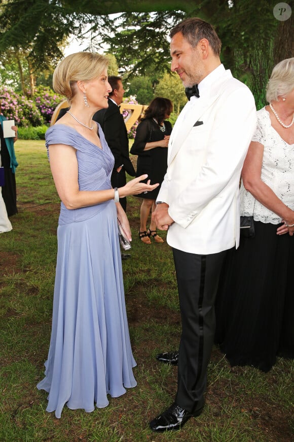 Sophie, comtesse de Wessex et David Walliams lors de la soirée de gala Diamonds Are Forever pour le 60e anniversaire du Duke of Edinburgh Award à Stoke Park, le 9 juin 2016.