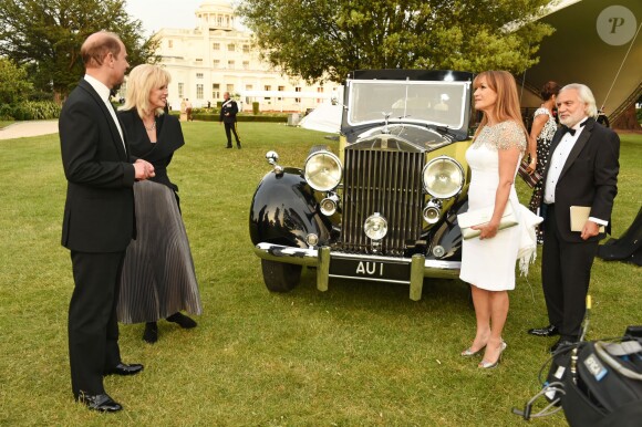 Le prince Edward, comte de Wessex, Joanna Lumley, Jane Seymour et David Jones lors de la soirée de gala Diamonds Are Forever pour le 60e anniversaire du Duke of Edinburgh Award à Stoke Park, le 9 juin 2016.