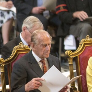 La reine Elizabeth II et le prince Philip, duc d'Edimbourg, lors de la messe pour les 90 ans de la souveraine, le 10 juin 2016 à Londres, jour du 95e anniversaire du duc.