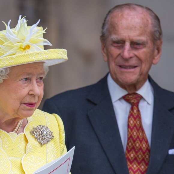 La reine Elizabeth II et le prince Philip, duc d'Edimbourg, lors de la messe pour les 90 ans de la souveraine, le 10 juin 2016 à Londres, jour du 95e anniversaire du duc.