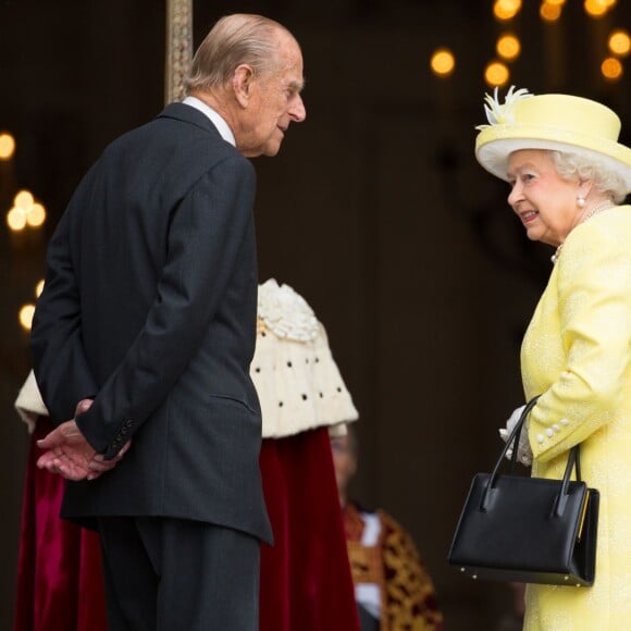 La reine Elizabeth II et le prince Philip, duc d'Edimbourg, lors de la messe pour les 90 ans de la souveraine, le 10 juin 2016 à Londres, jour du 95e anniversaire du duc.