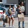 Kourtney Kardashian et son ex compagnon Scott Disick se promènent avec leurs enfants Mason, Penelope et Reign à Malibu, le 5 juin 2016