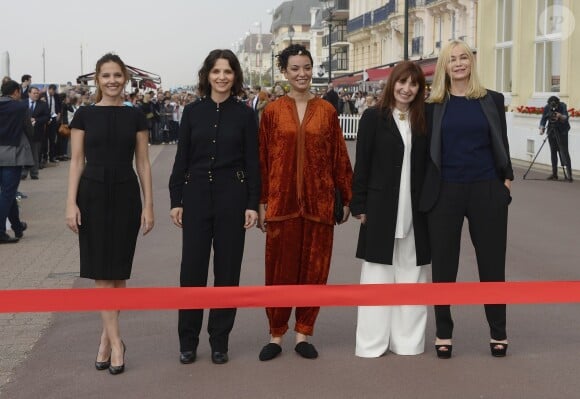 Virginie Ledoyen, Juliette Binoche, Loubna Abidar, Ariane Ascaride et Emmanuelle Béart (présidente du jury) - Ouverture du 30ème Festival du Film de Cabourg en France le 8 juin 2016.